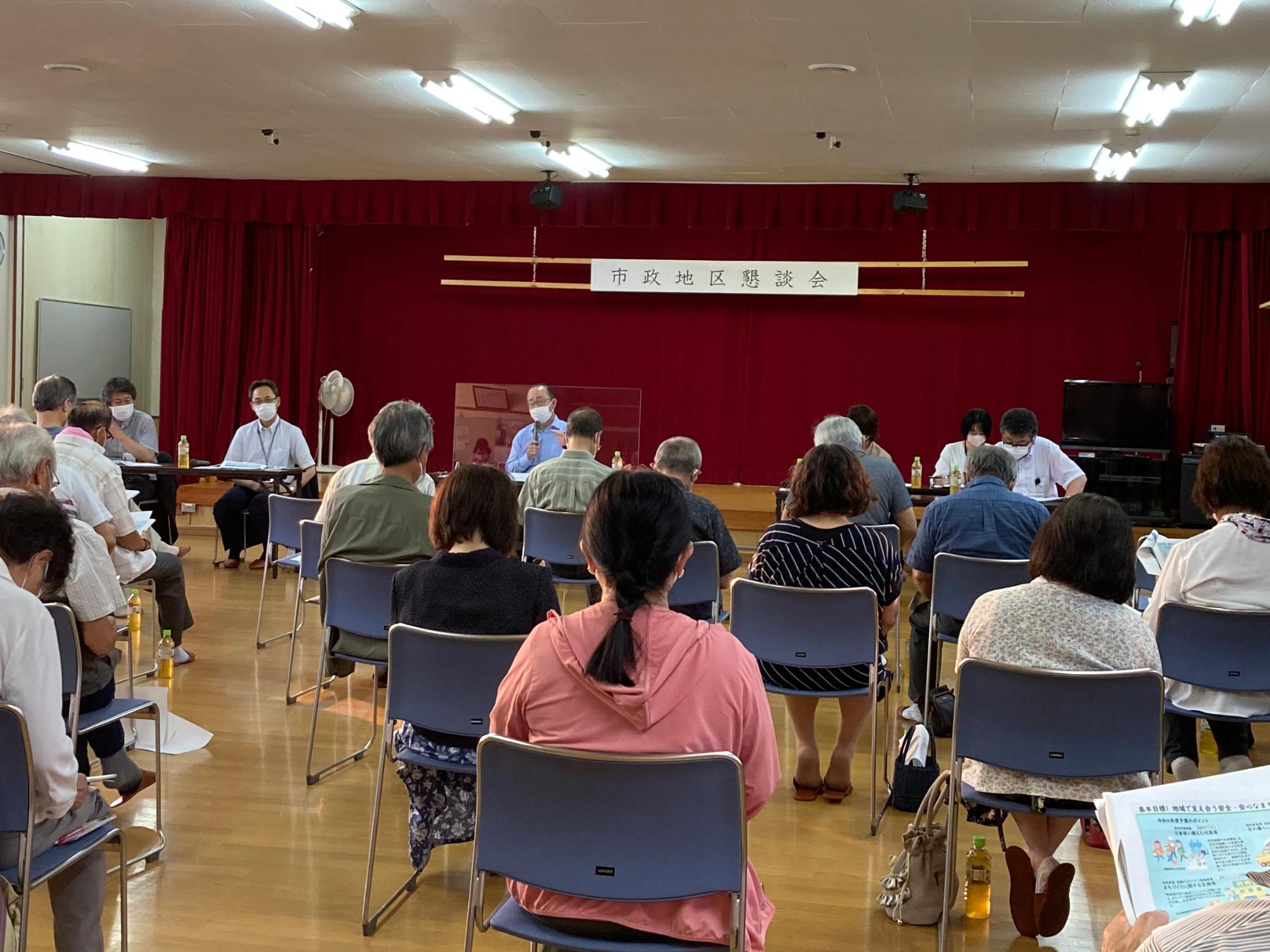 東地区町会連絡協議会での市政地区懇談会の様子2