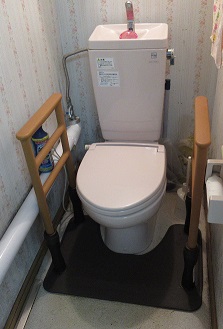 導入した床置き型手すりの写真