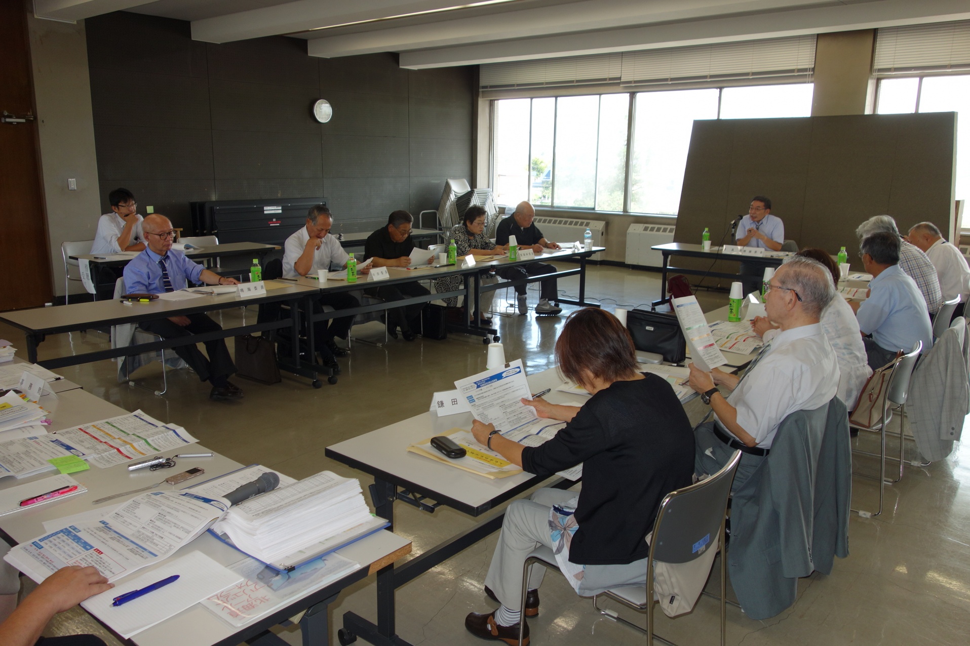 福祉施策検討委員会の会議中の様子の写真