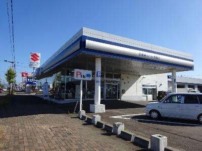 4条通沿いにある北海道スバル株式会社岩見沢店の外観の写真