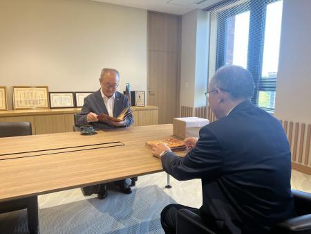 寄附採納(札幌地区トラック協会岩見沢支部)の写真