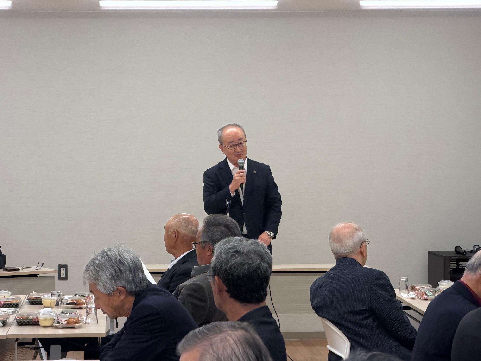 栗沢町公職・町政功労者の会市政懇談会の写真
