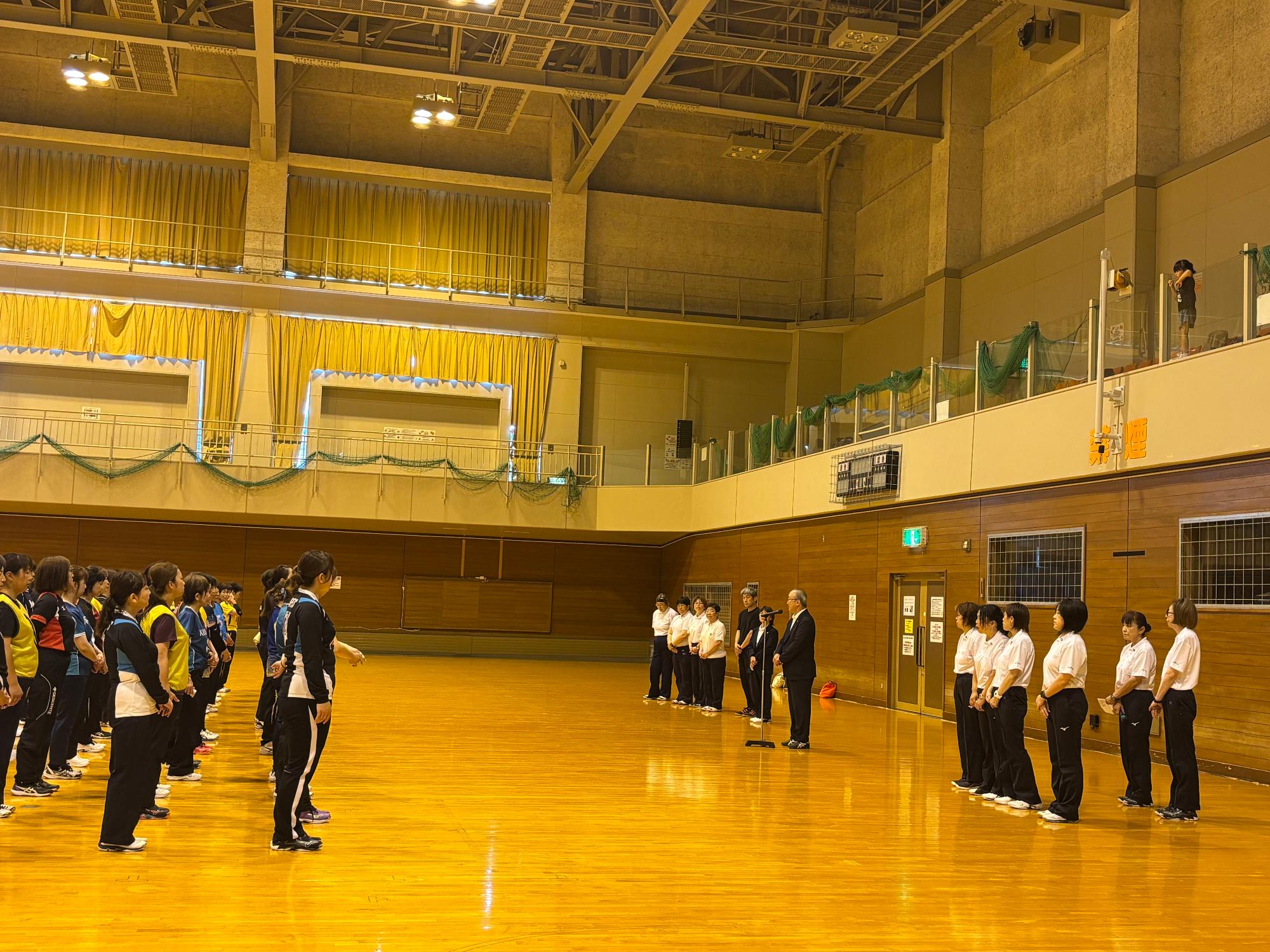 岩見沢市長杯ママさんバレーボール親善大会の写真