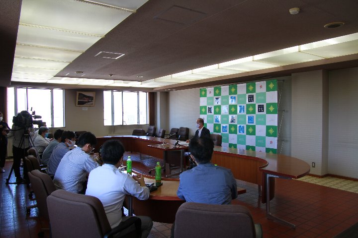 市長就任(三期目)に当たっての記者会見の会場全体の写真