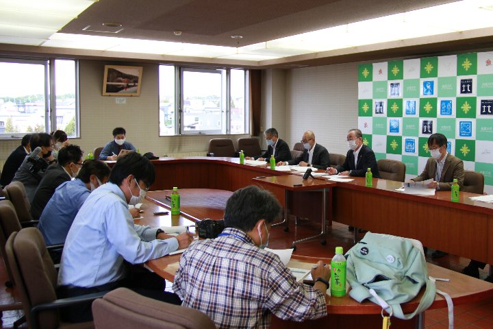 記者懇談会(第4回)の会場全体の写真
