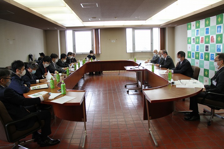 令和3年度第9回記者懇談会の会場全体の様子の写真