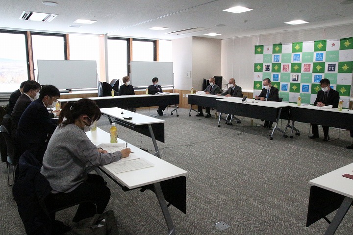 令和3年度第10回記者懇談会の会場全体の様子の写真