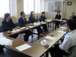 2004年12月に瀋陽農業先端技術開発区管理委員会・楊樹副主任をはじめとする皆さんが来道された際の写真