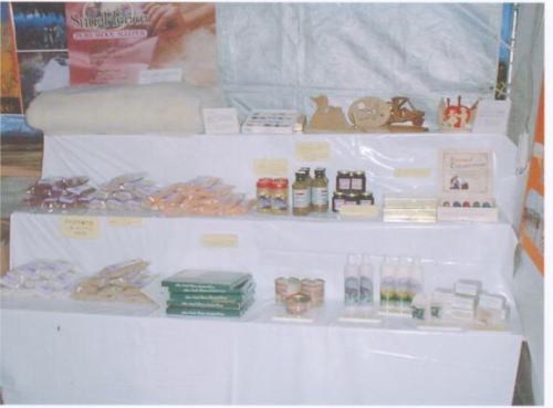 ブース内に陳列された、アイダホの特産品の写真