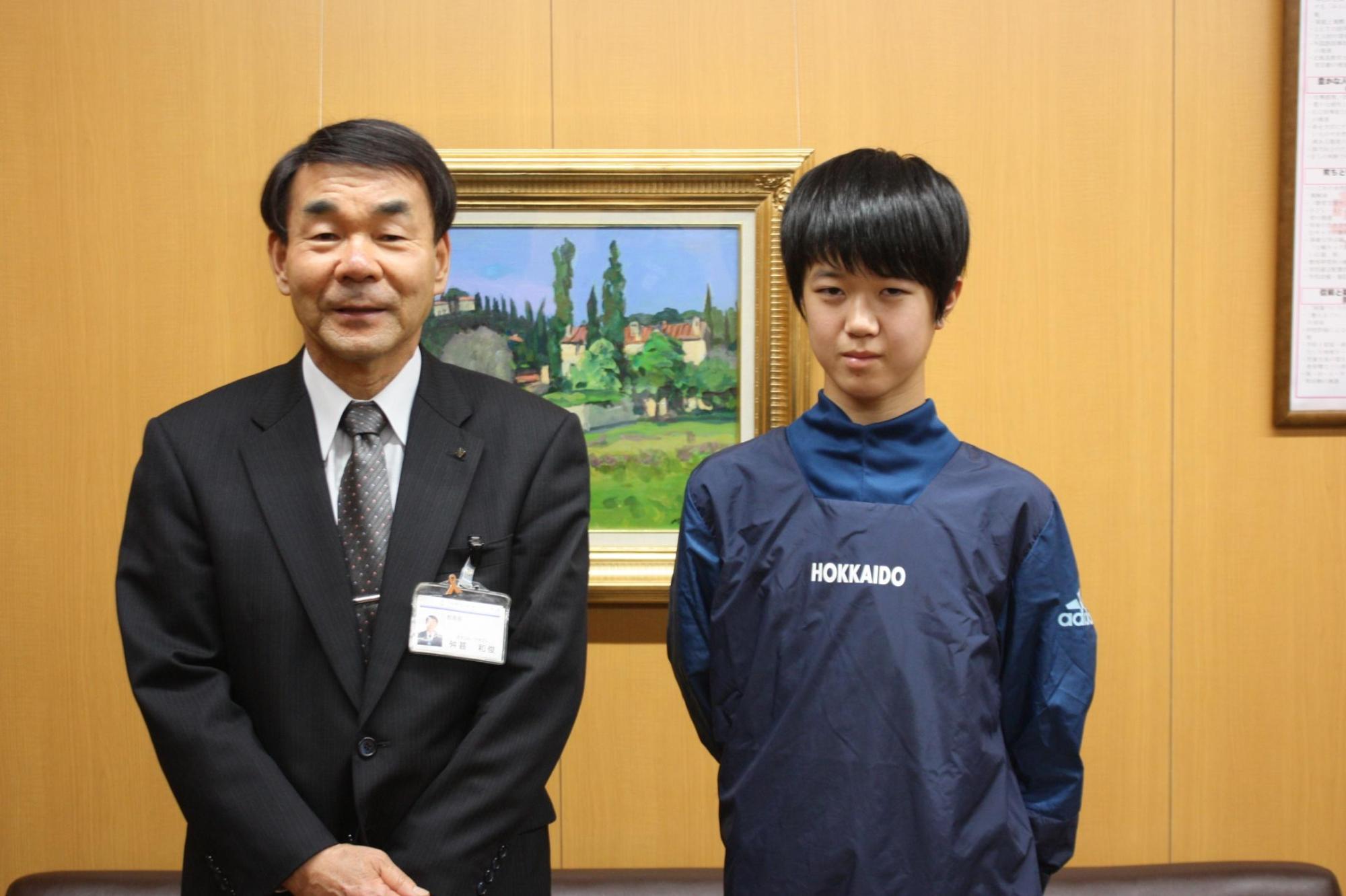 教育長と中野さんが横に並びこちらを向いている写真