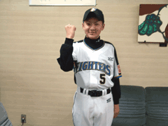 野球帽をかぶりユニフォームを着ている加勢 一心さんの写真