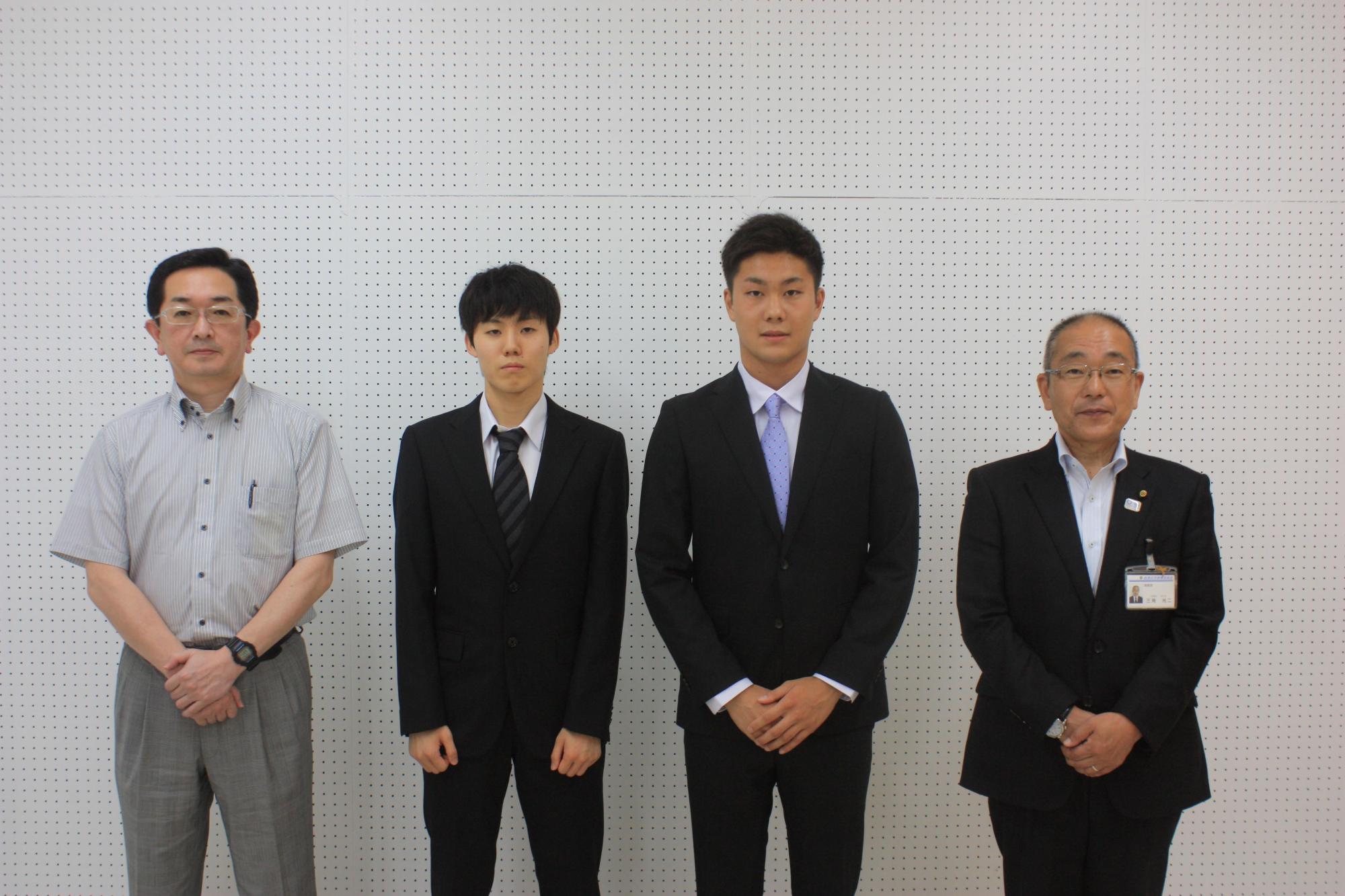 表敬訪問に参加した方々での集合写真