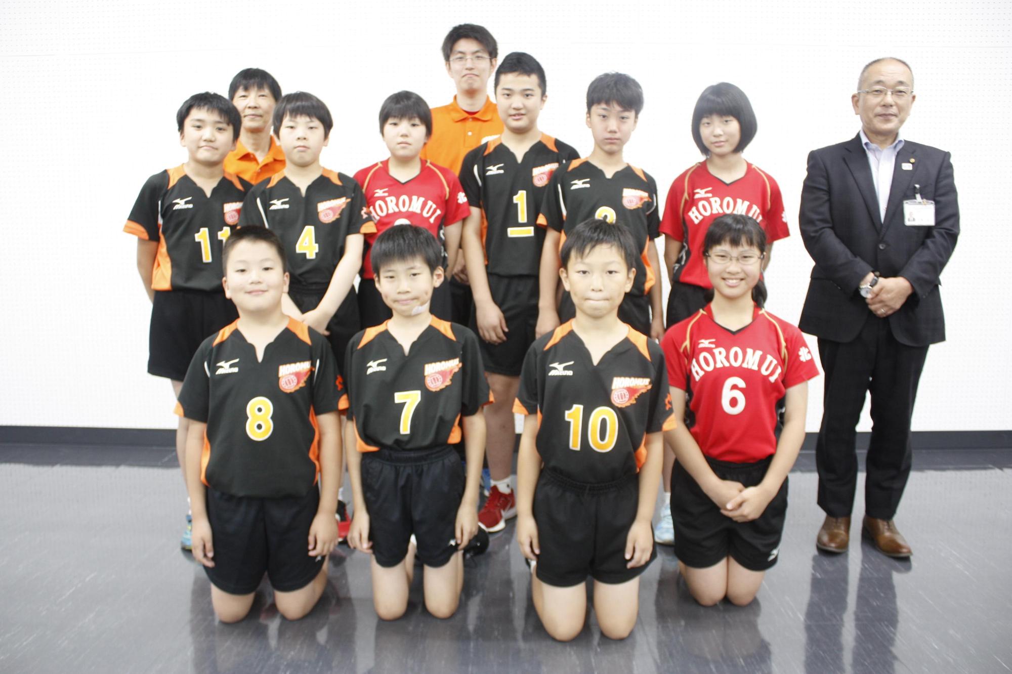 HOROMUIバレーボール少年団のみなさんとの集合写真