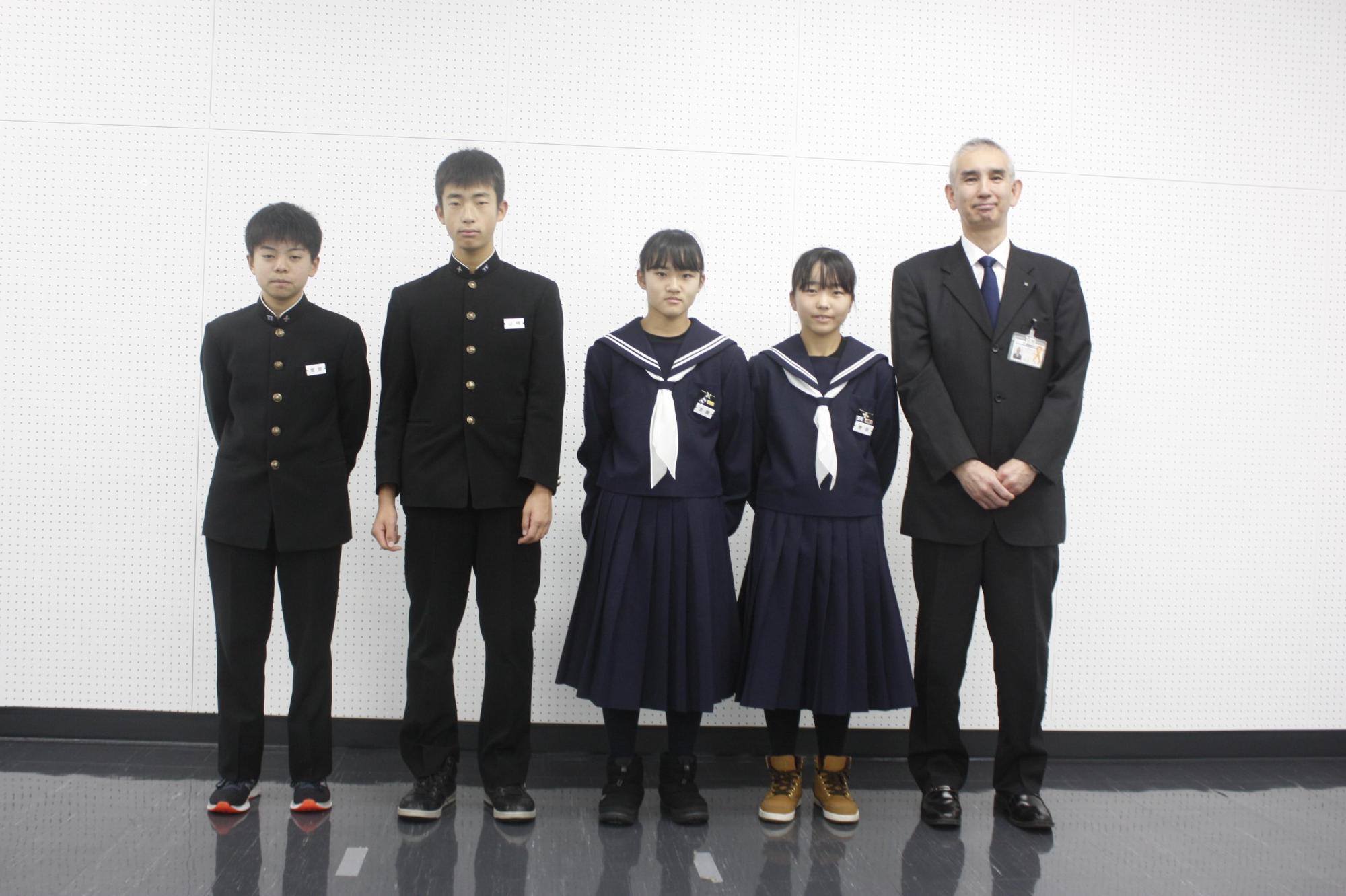 表敬訪問に参加した方々での集合写真