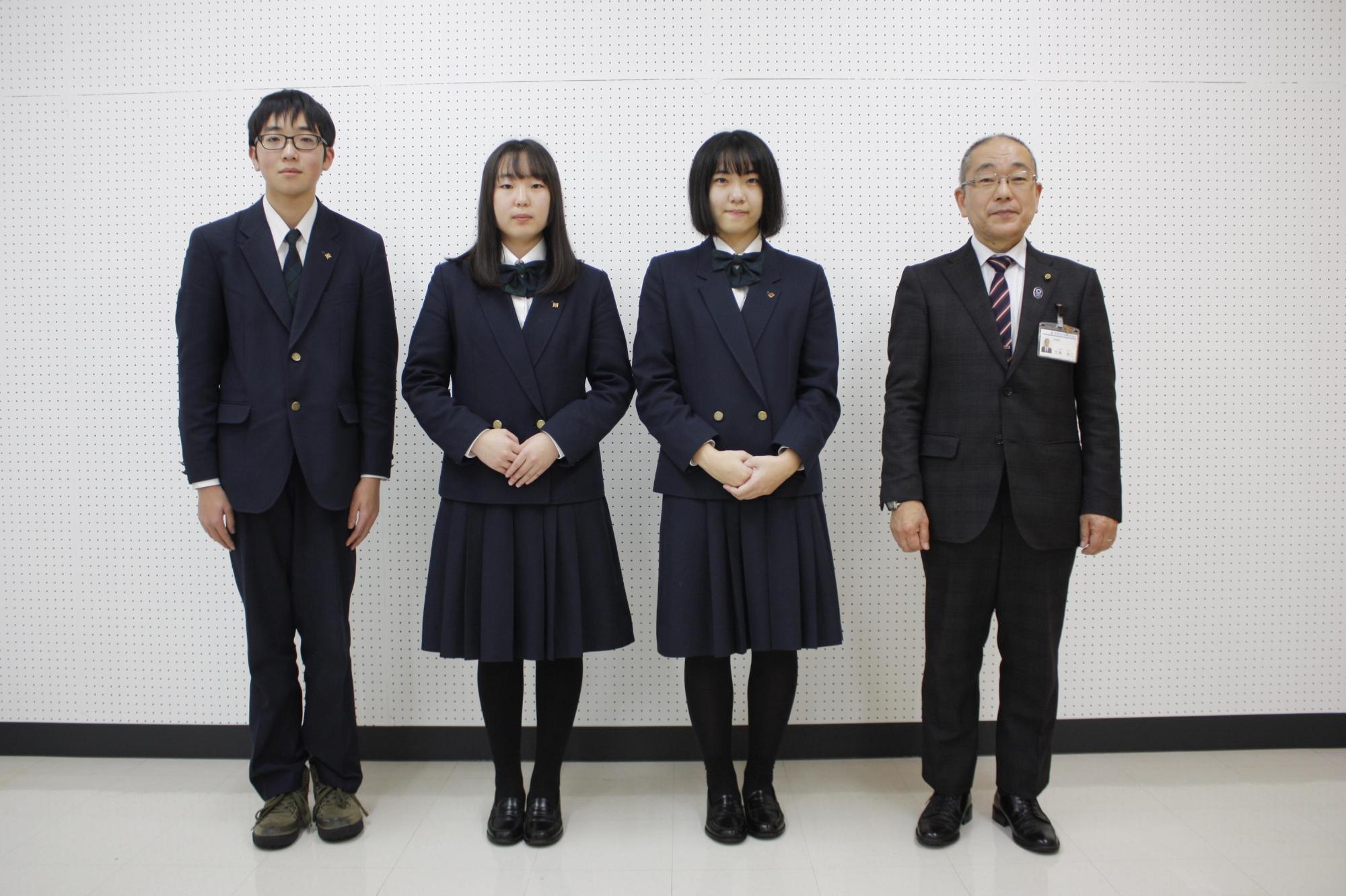 表敬訪問に参加した方々での集合写真