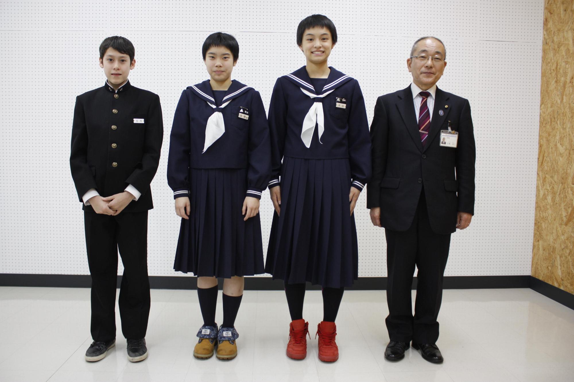表敬訪問に参加した方々での集合写真