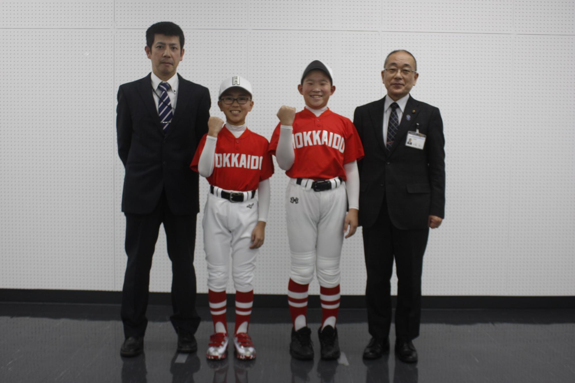 表敬訪問に参加した方々での集合写真