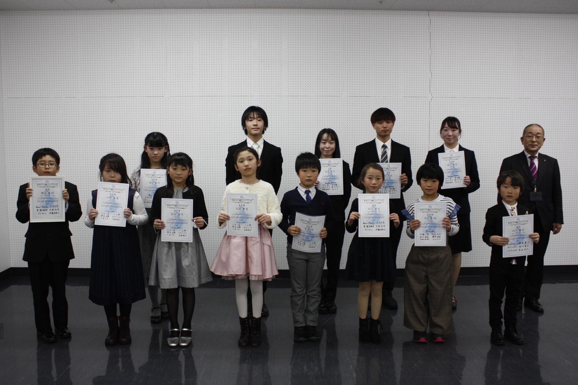 表敬訪問に参加した方々での集合写真