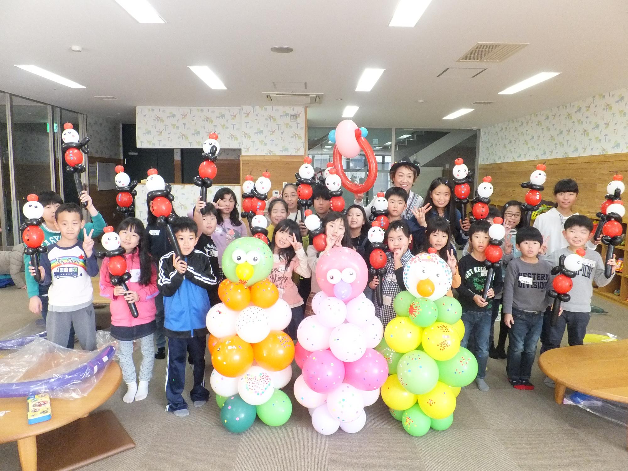 11月16日開催バルーンアート体験集合写真