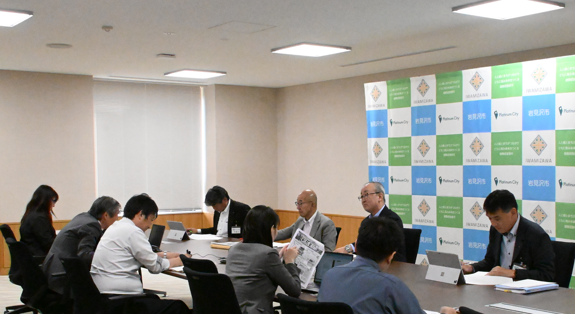 記者懇談会会場全体の様子