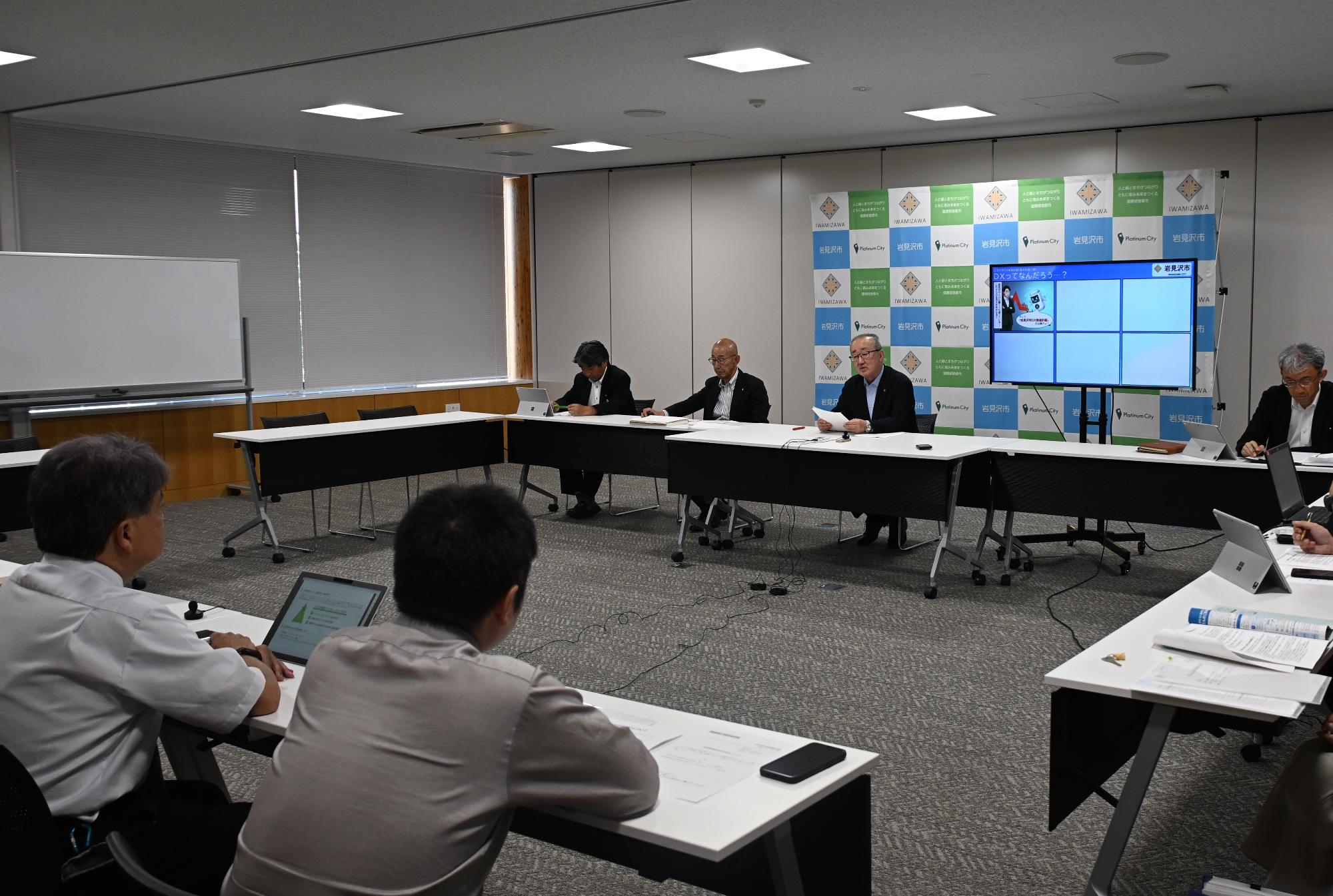 記者懇談会会場全体の様子の写真