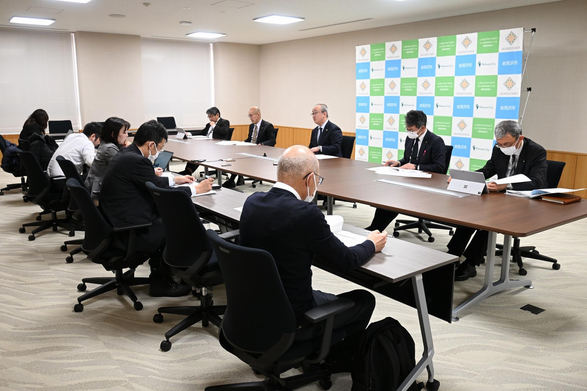 記者懇談会会場全体の様子の写真