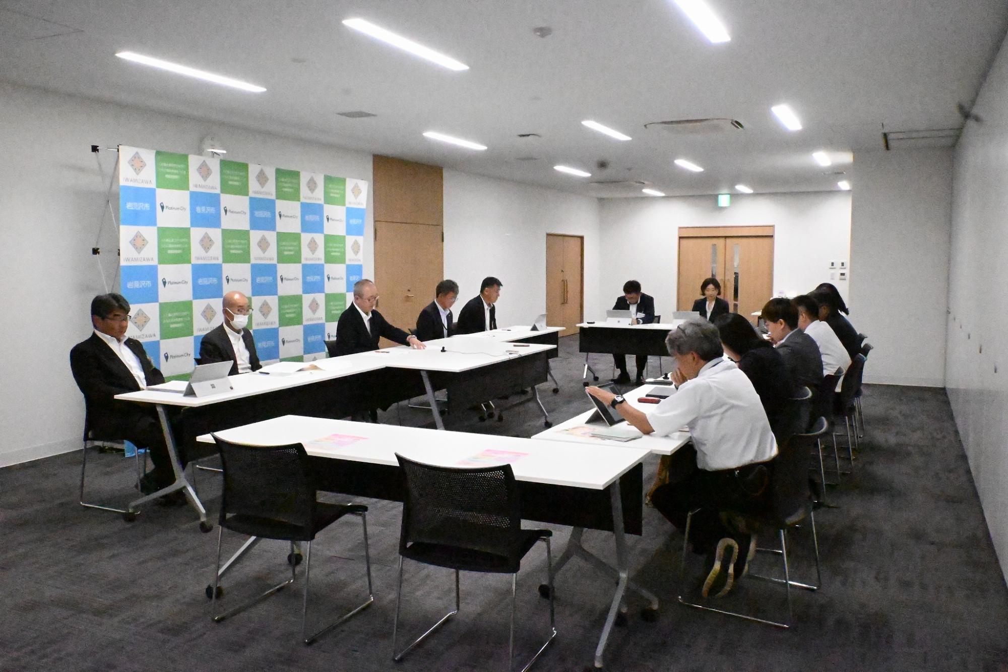 記者懇談会会場全体の様子の写真