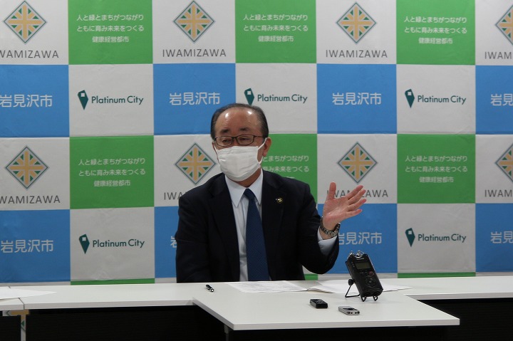 農業経営支援について説明する松野市長の画像