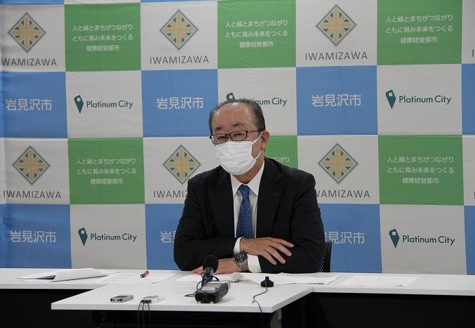 雪対策の進捗について説明する松野市長の画像