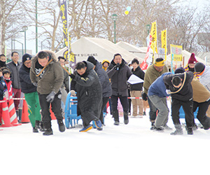 IWAMIZAWAドカ雪まつりの人間ばんばレースの写真