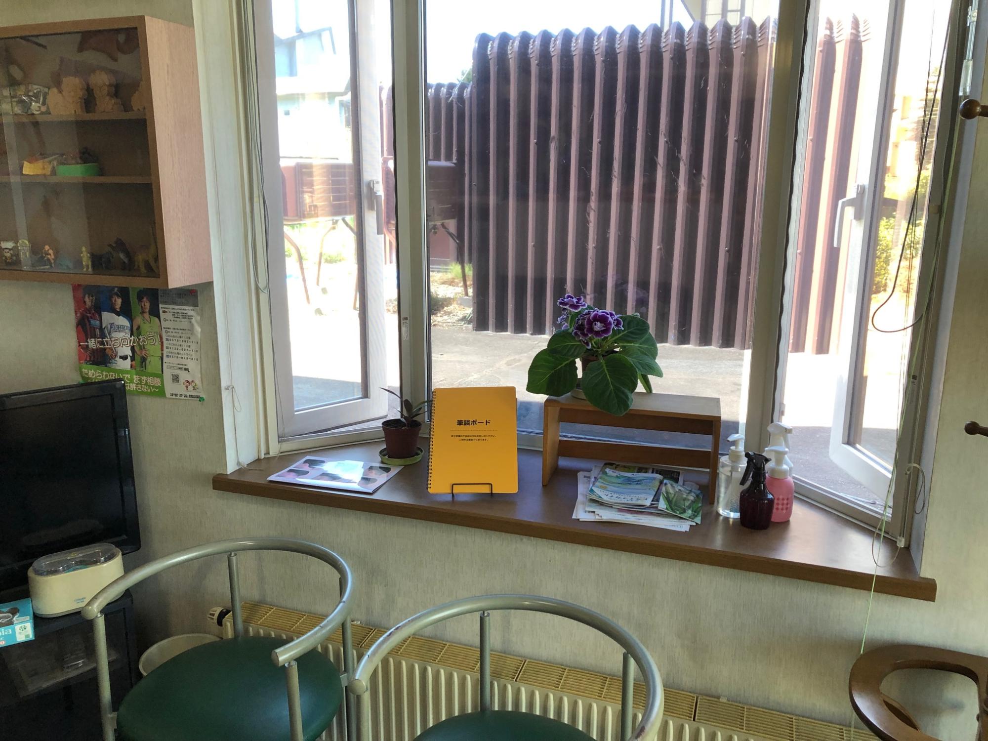ヘアーサロンウエダが導入した筆談ボード1
