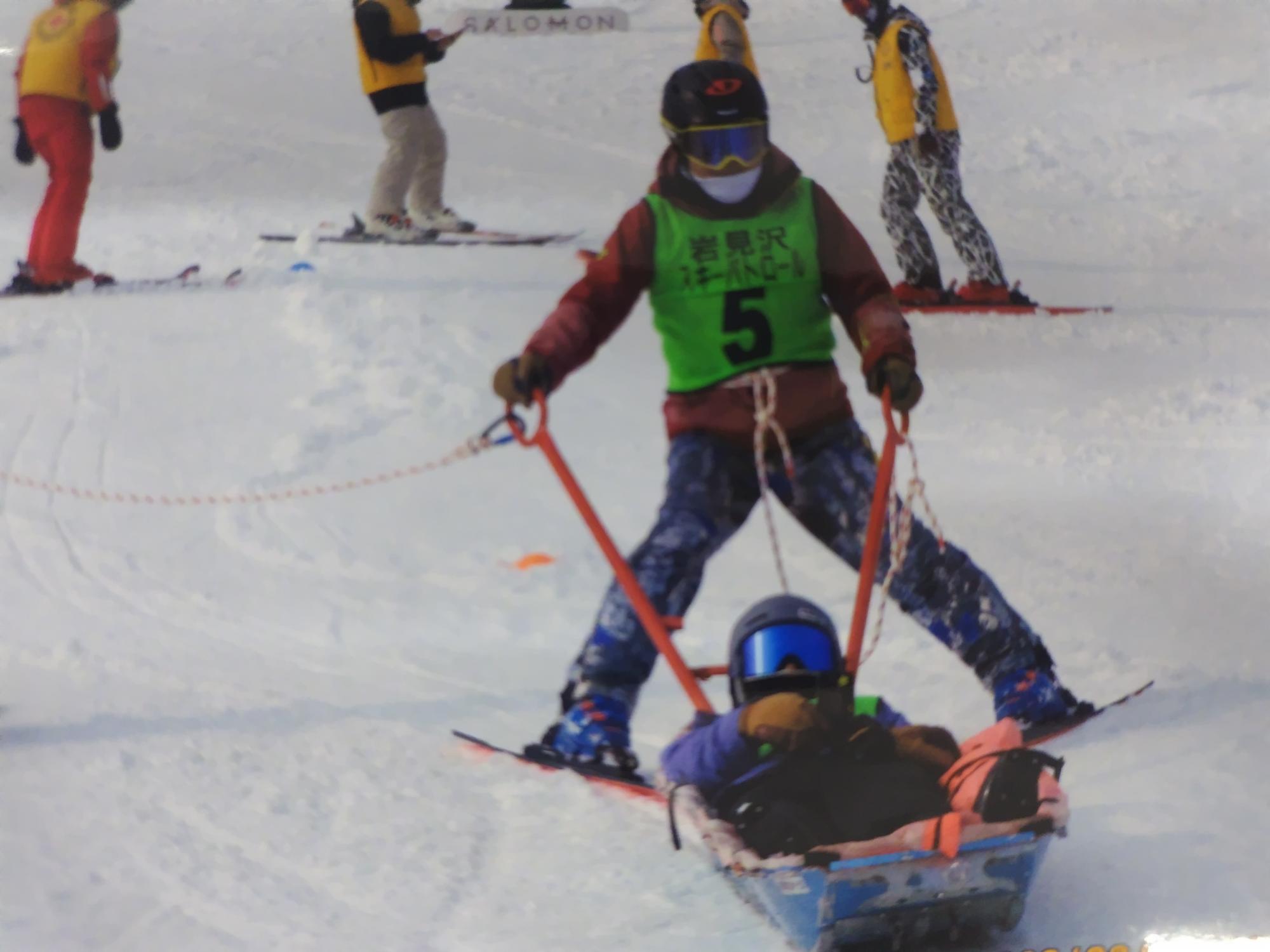 市内スキー場で講習を行うスキーパトロール奉仕団