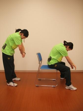 広背筋の調子を整える運動（ストレッチ）の写真