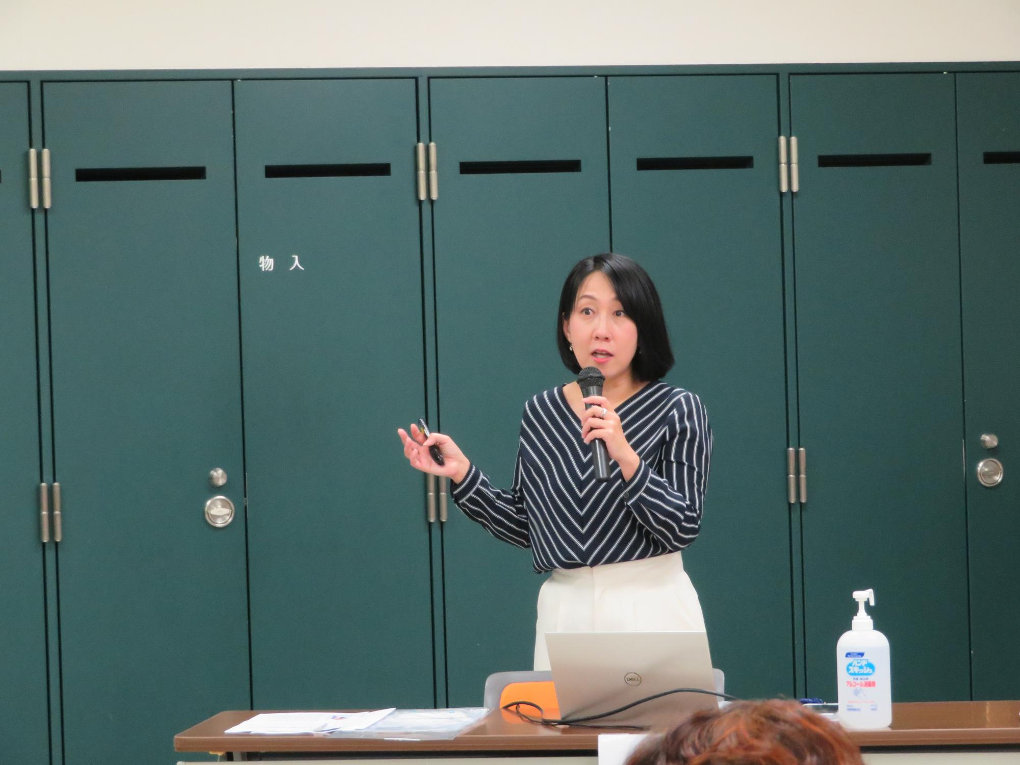 降幡美冬さんの講演の様子