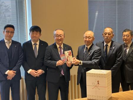 寄附採納（札幌地区トラック協会岩見沢支部）の写真