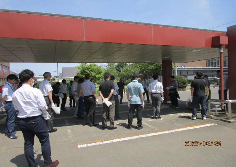 空知総合振興局前に集合している様子。