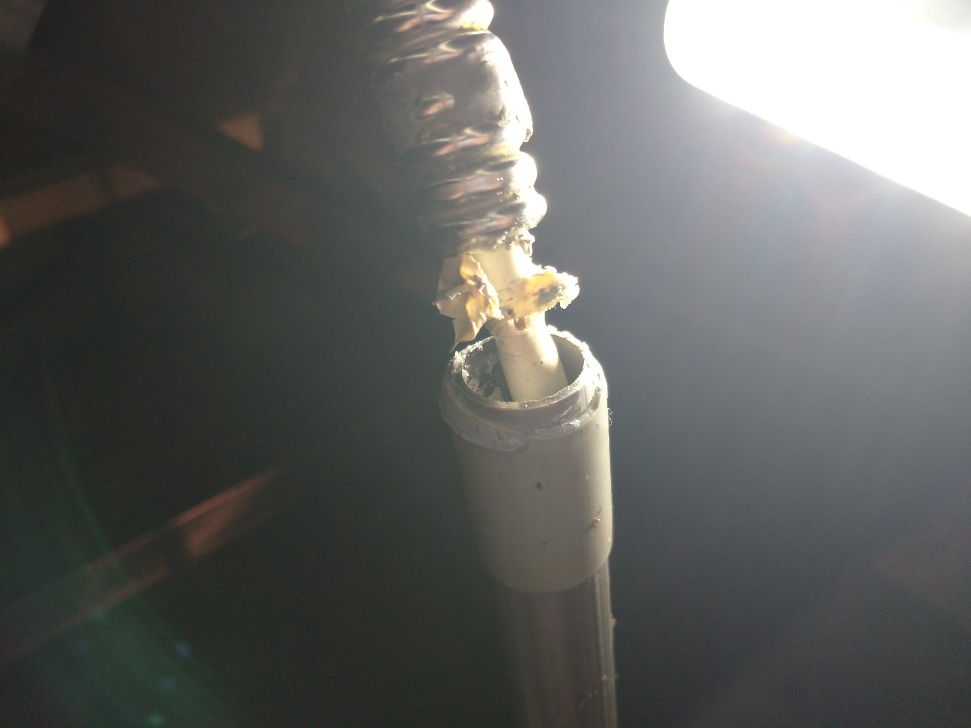 破損している配管