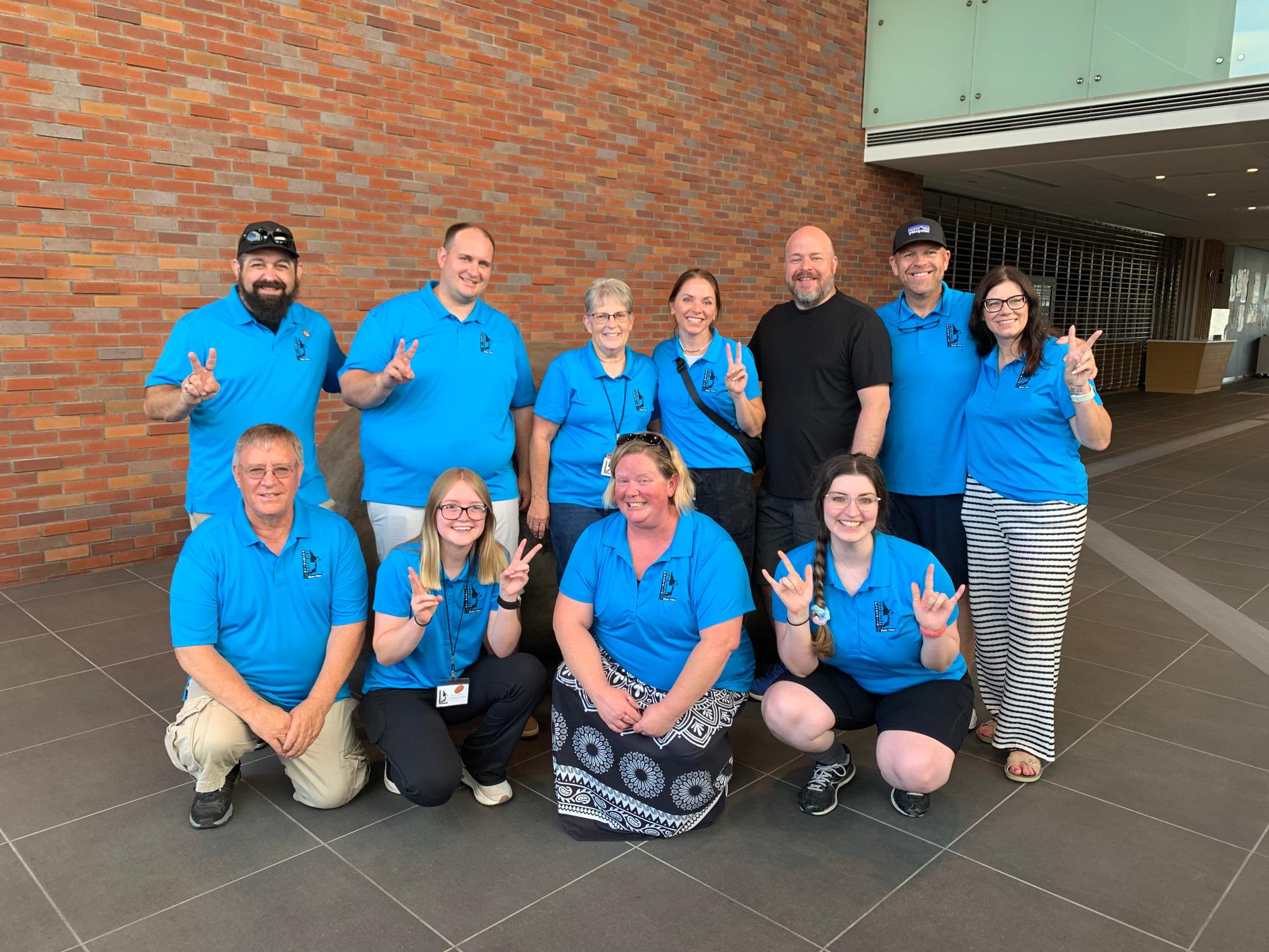 ポカテロ市からの訪問団の帰国前の集合写真