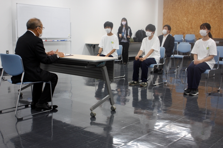 表敬訪問の様子