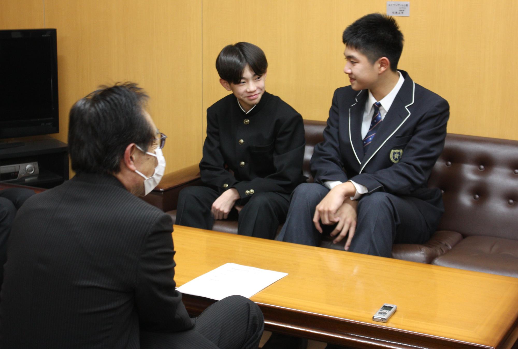表敬訪問の様子