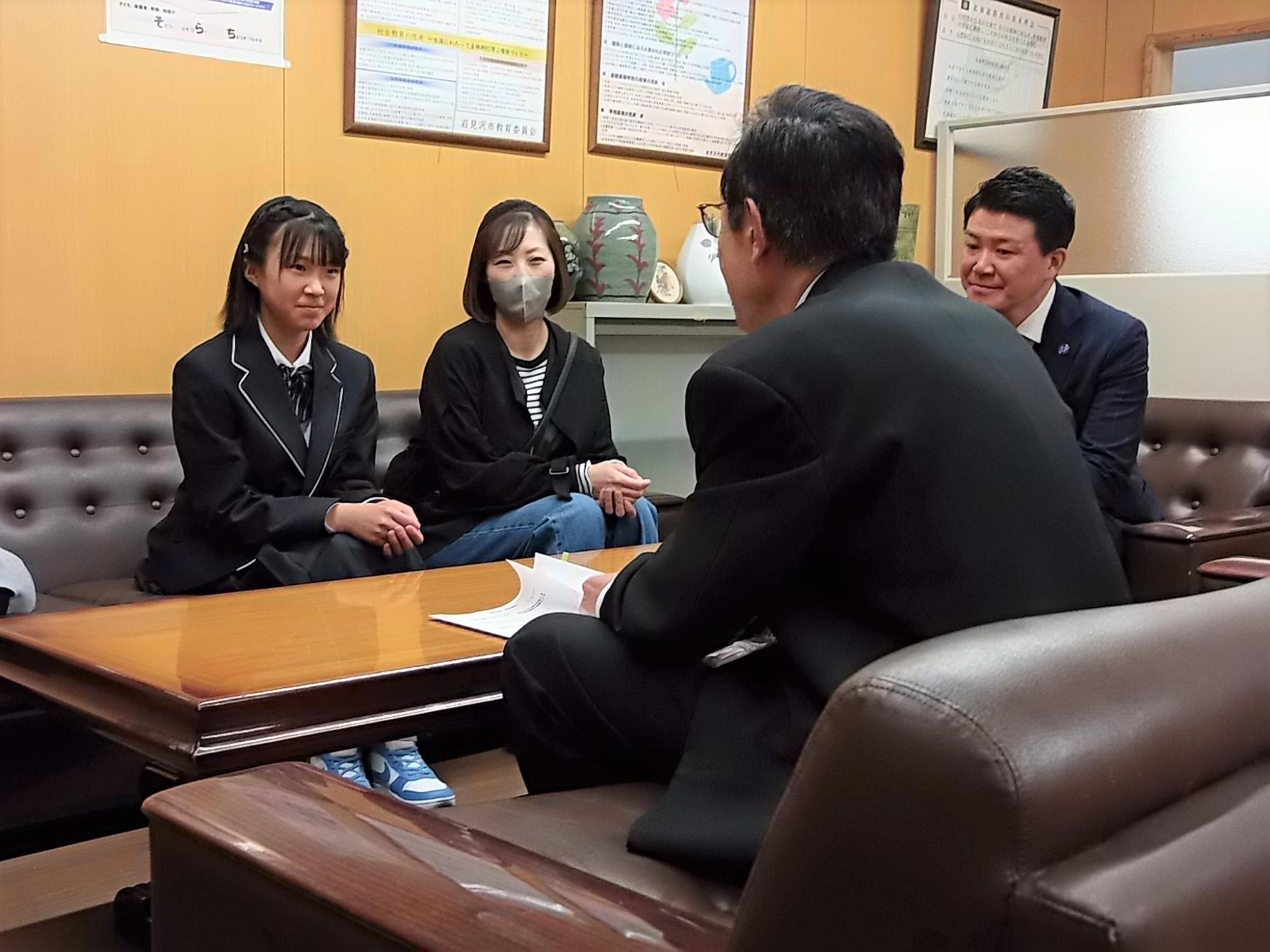 表敬訪問の様子