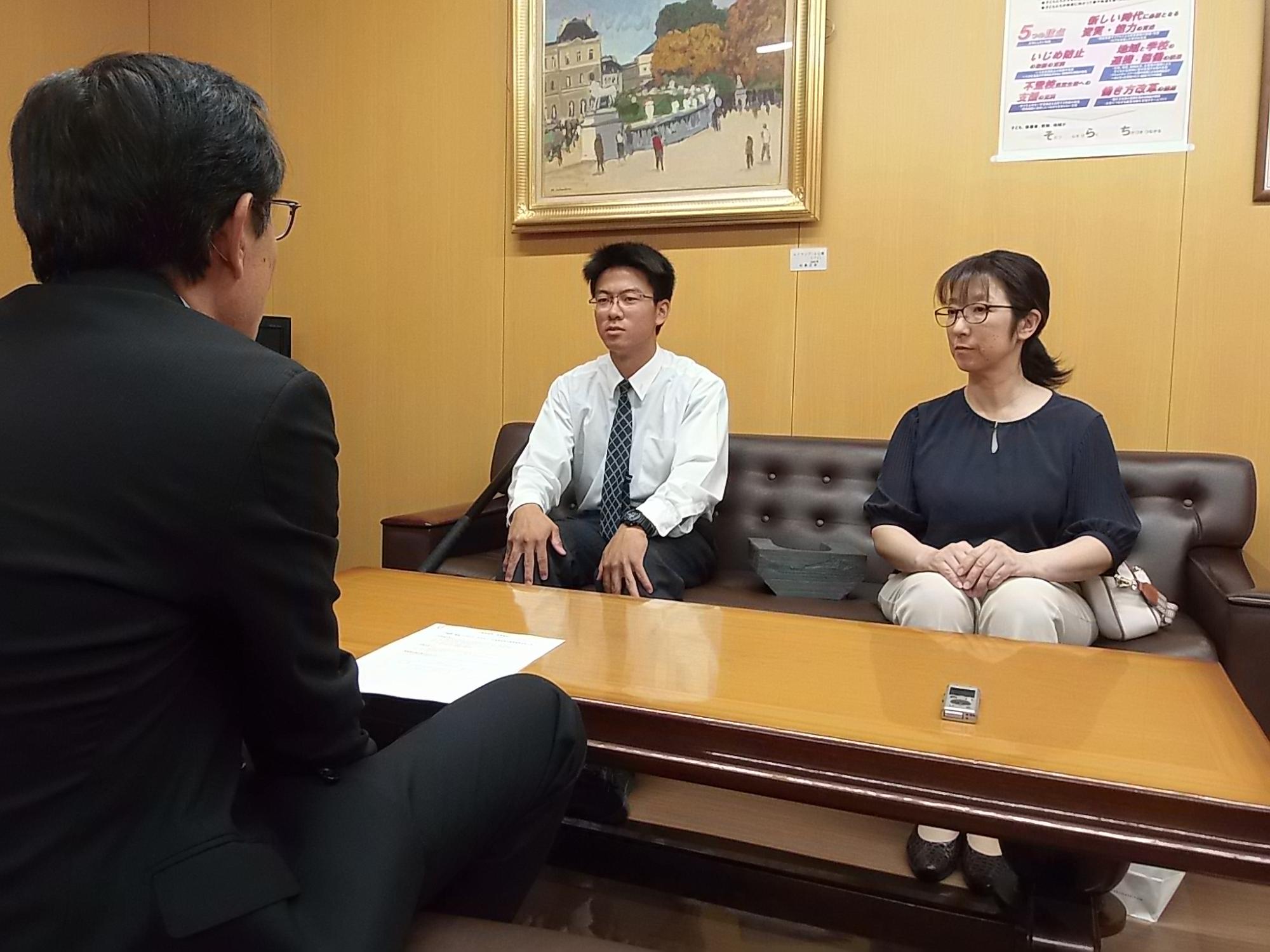 表敬訪問の様子