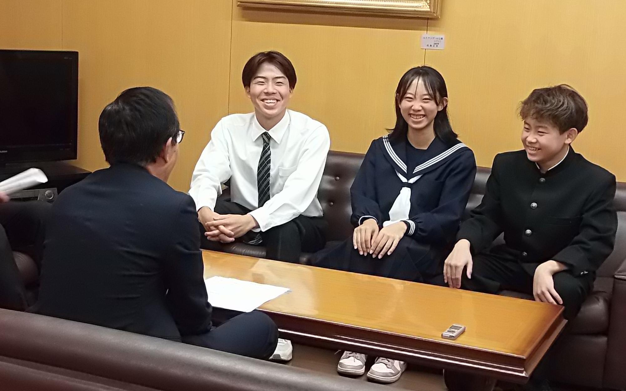 表敬訪問の様子