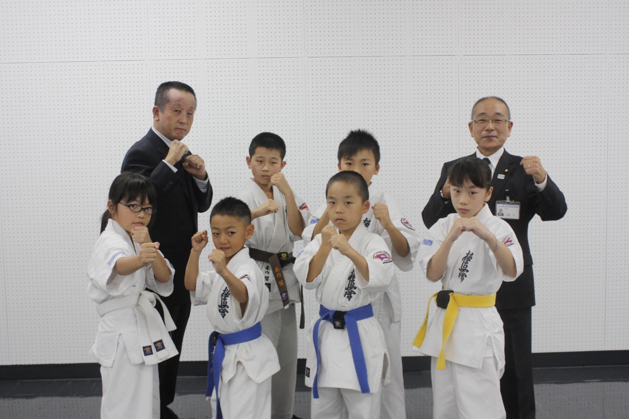 極真会館岩見沢支部のみなさんとの集合写真