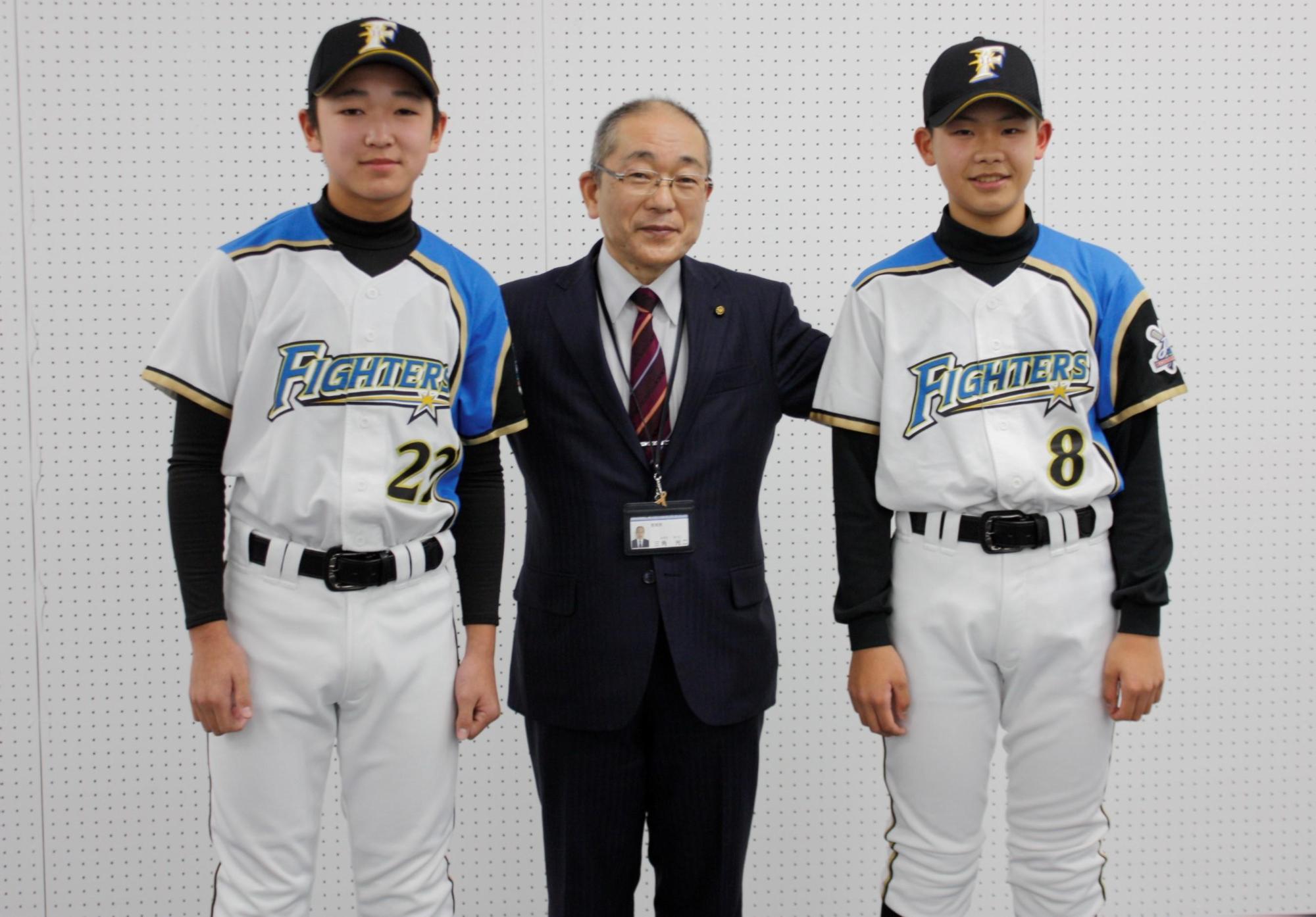 表敬訪問に参加した方々での集合写真