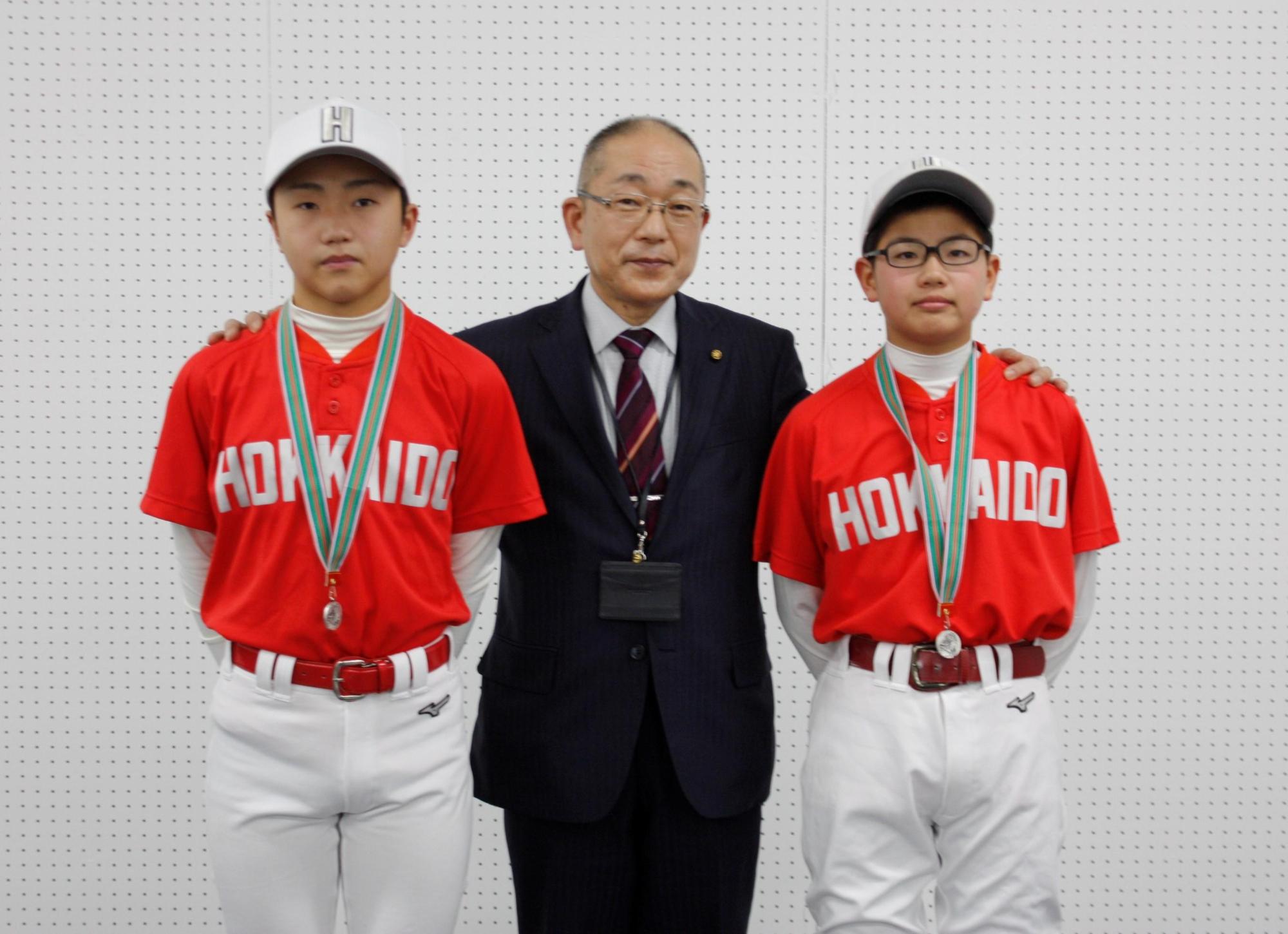 表敬訪問に参加した方々での集合写真