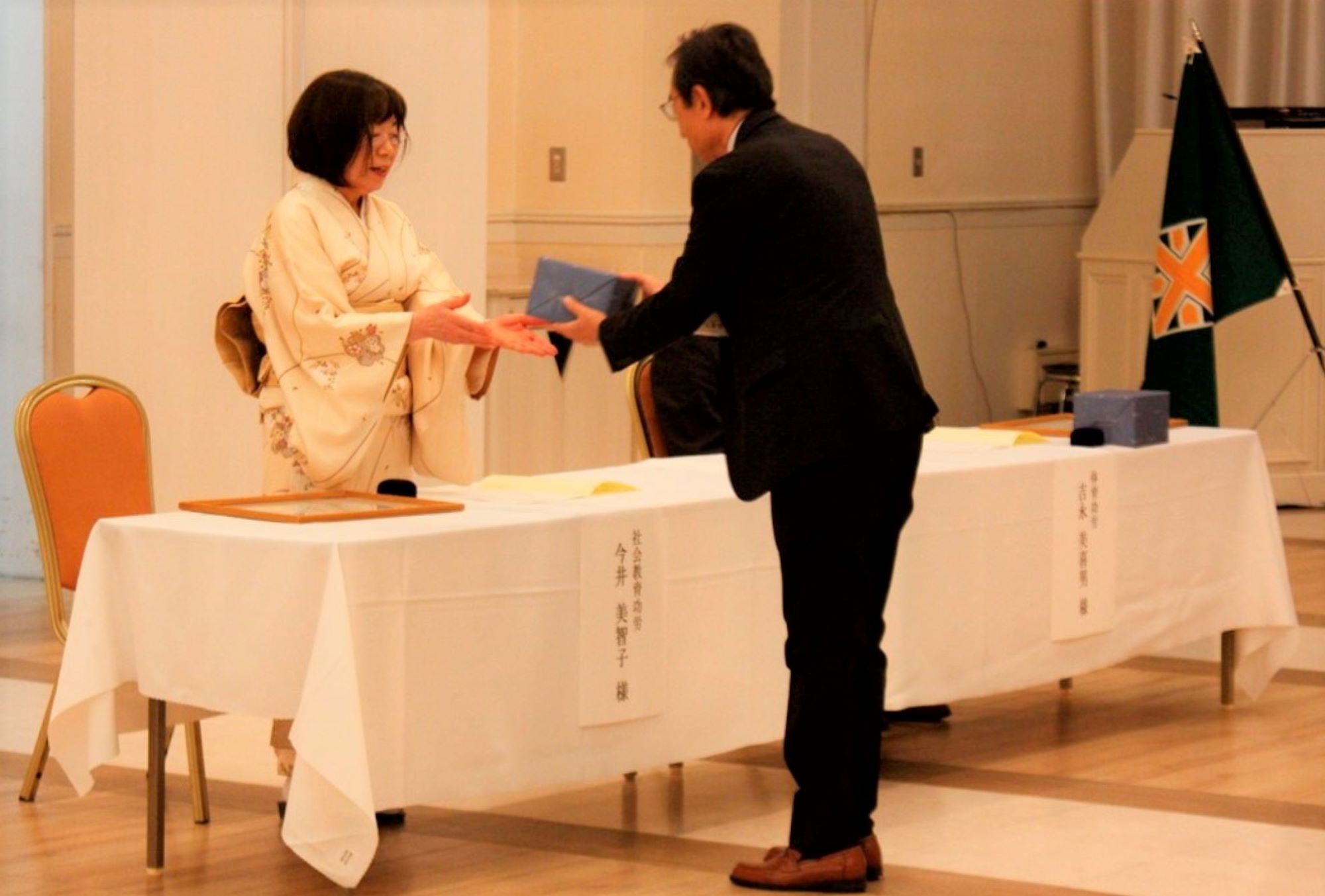 令和7年度岩見沢市教育振興表彰式表彰状・功労章・記念品授与