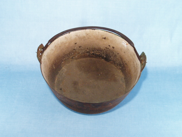 鉄製の三升鍋の写真