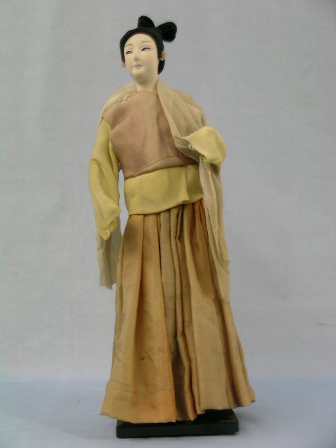宮延人朝鮮服姿の人形の写真