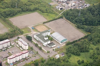 校舎を上空から撮影した写真